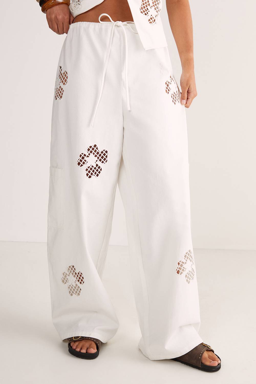 bgg26862_white_xl